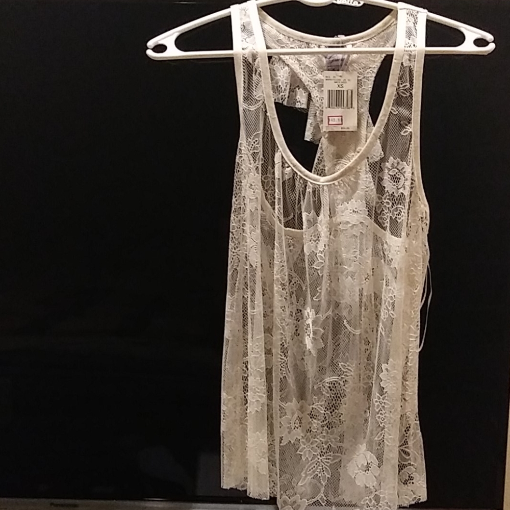 Guess eyelet top